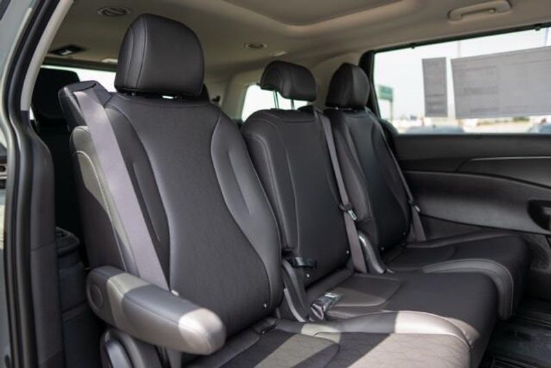 2025 Kia Carnival Hybrid SXImage 12