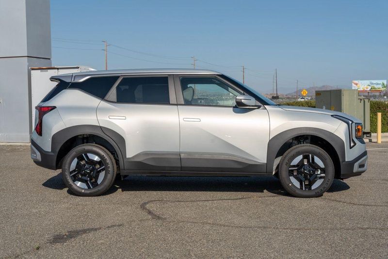 New 2027 Kia Seltos LXImage 8