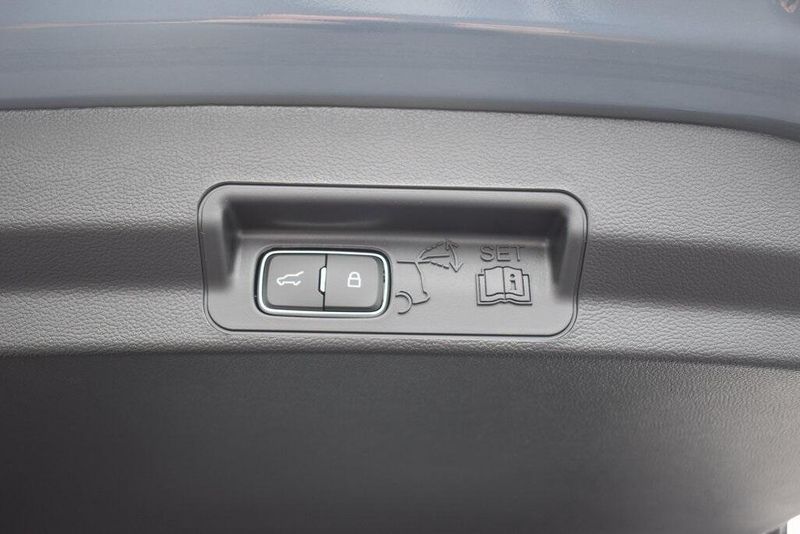 New 2025 Ford Explorer STImage 8