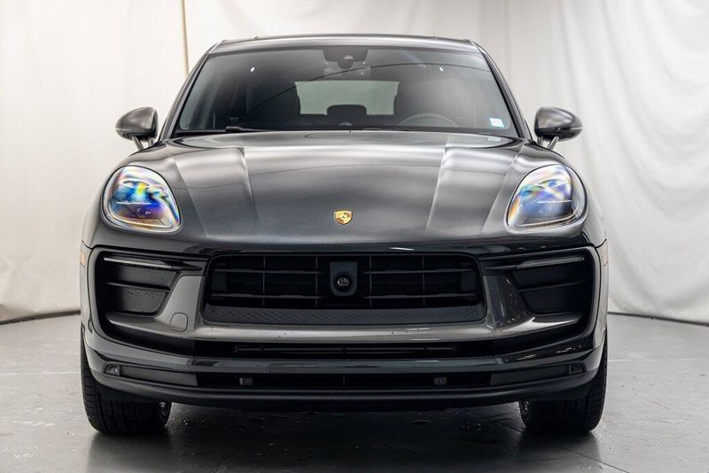 2025 Porsche Macan TImage 8