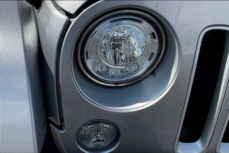 Used 2018 Jeep Wrangler JK SaharaImage 26