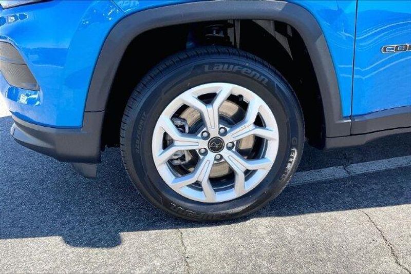 Used 2025 Jeep Compass SportImage 8