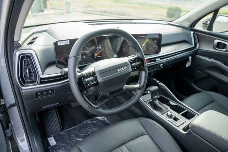 New 2026 Kia Sorento Plug-In Hybrid EXImage 10