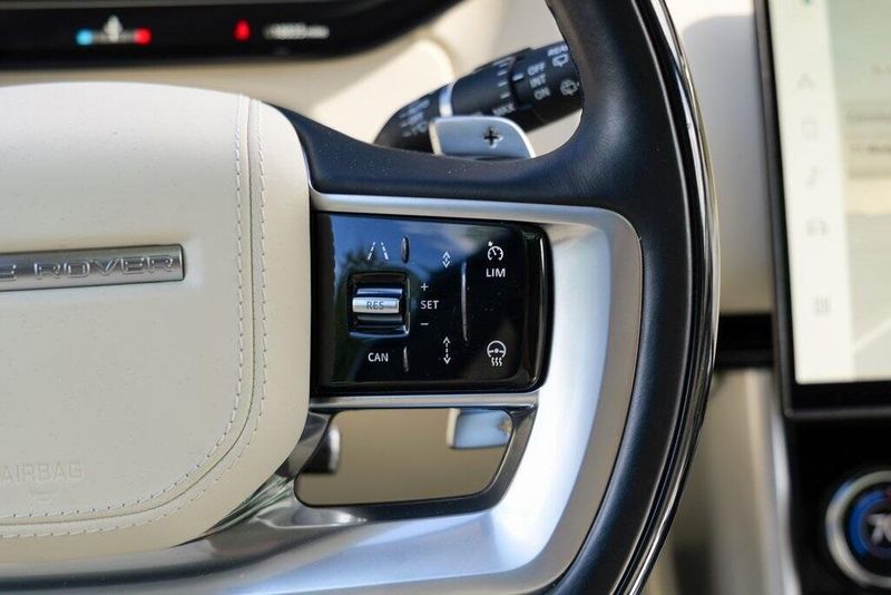 2023 Land Rover Range Rover SE photo 38