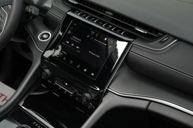 2024 Jeep Grand Cherokee L LaredoImage 28