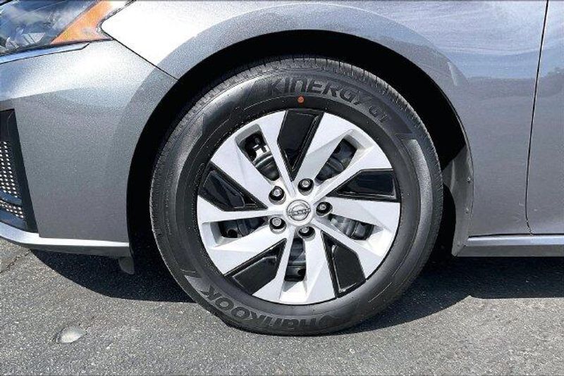 Used 2025 Nissan Altima 2.5 SImage 8