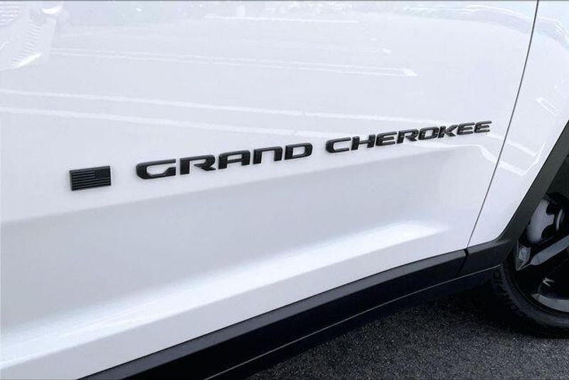 New 2026 Jeep Grand Cherokee Limited 4x2Image 13