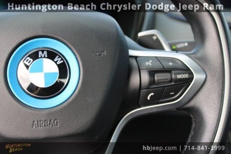 2019 BMW i8 BaseImage 21
