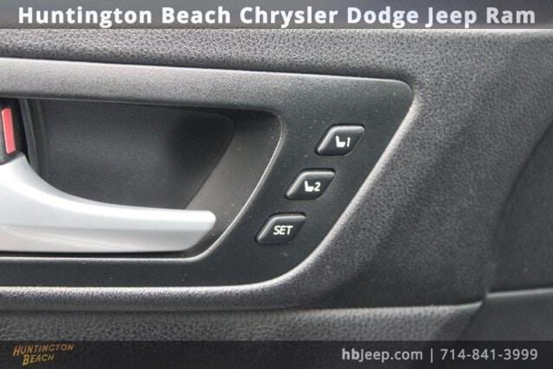 2016 Toyota Highlander LimitedImage 12