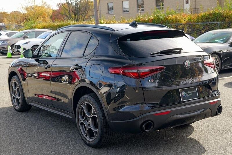 2022 Alfa Romeo Stelvio Sprint photo 4