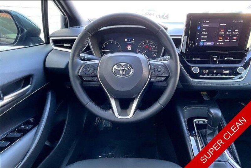 Used 2025 Toyota Corolla Hatchback SEImage 4