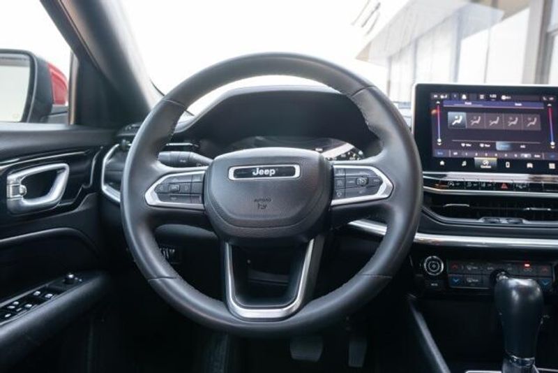 Used 2023 Jeep Compass LimitedImage 18