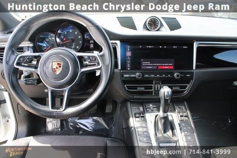 2020 Porsche Macan BaseImage 13