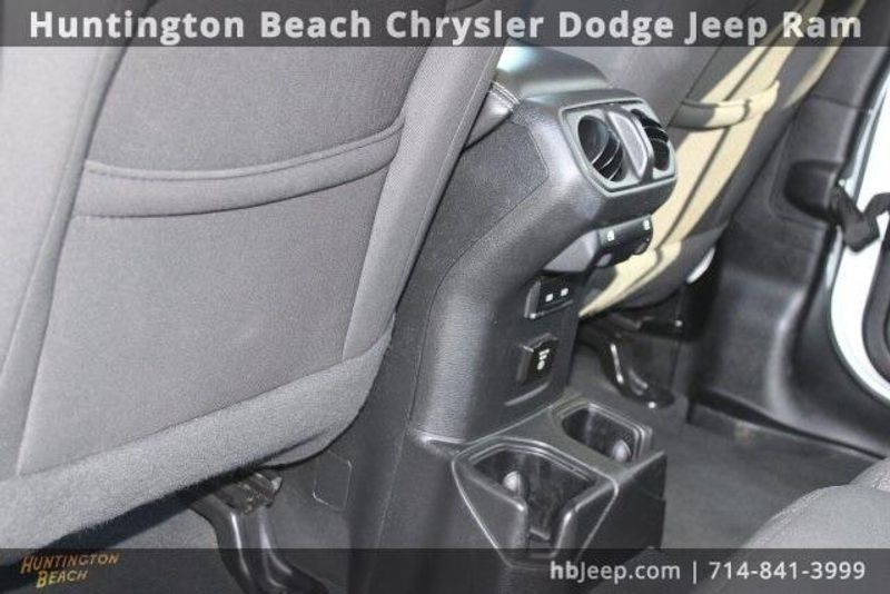 2022 Jeep Wrangler Unlimited SaharaImage 38