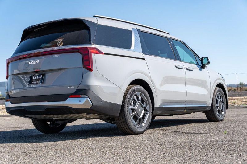 New 2026 Kia Carnival Hybrid EXImage 7