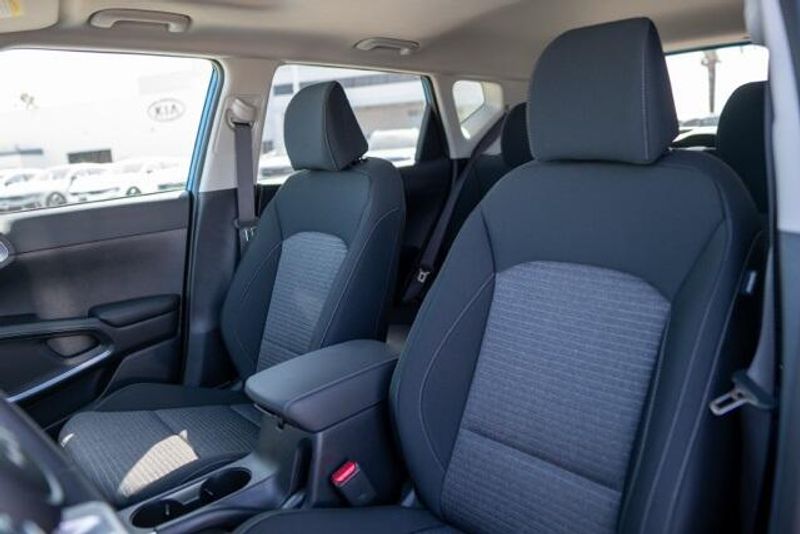 2025 Kia Soul LXImage 11