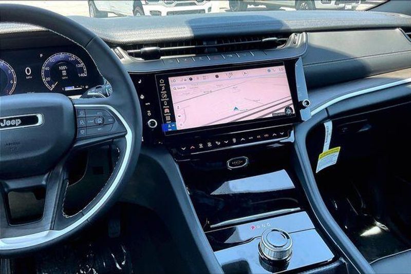 New 2026 Jeep Grand Cherokee Limited 4x2Image 5