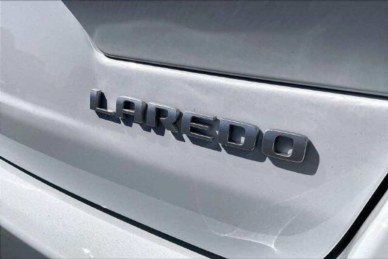 New 2027 Jeep Grand Cherokee Laredo X 4x4Image 13