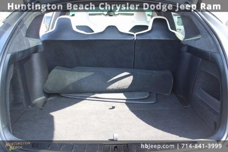 2022 Tesla Model X BaseImage 35
