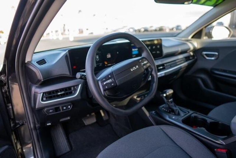 2025 Kia K4 LXImage 10