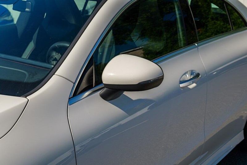2022 Mercedes Benz CLA 250 photo 10