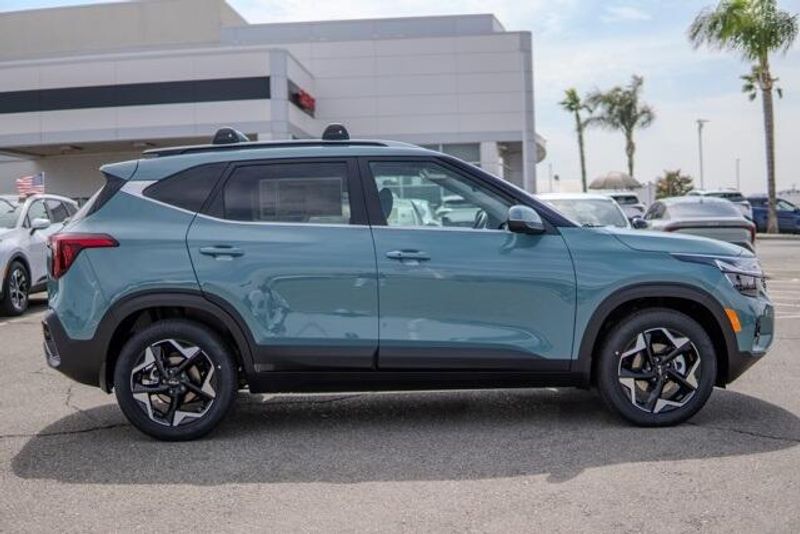2025 Kia Seltos EXImage 9