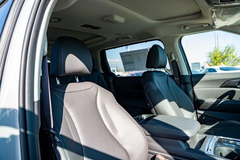 New 2026 Kia Carnival Hybrid SXImage 21
