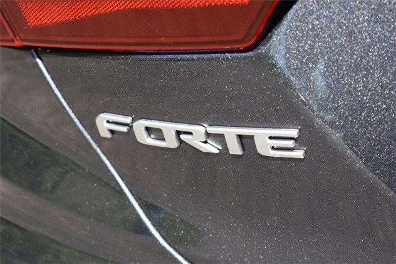 2024 Kia Forte LXSImage 5