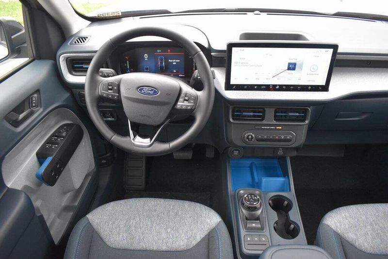 New 2025 Ford Maverick XLTImage 11