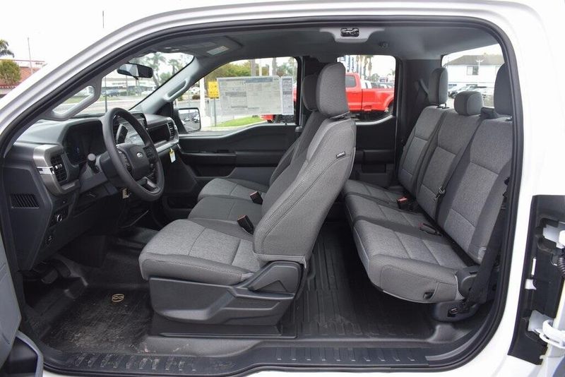 2025 Ford F-150 XLImage 10