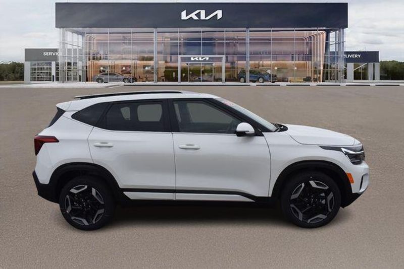 New 2026 Kia Seltos SXImage 2
