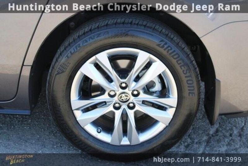 2023 Toyota Sienna LimitedImage 8