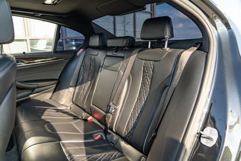 2022 Bmw M550i xDrive photo 15