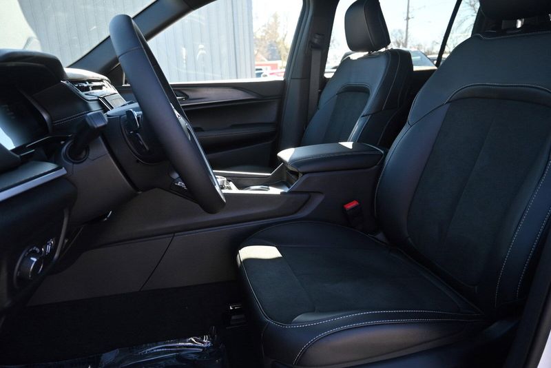 2025 Jeep Grand Cherokee L Altitude XImage 11
