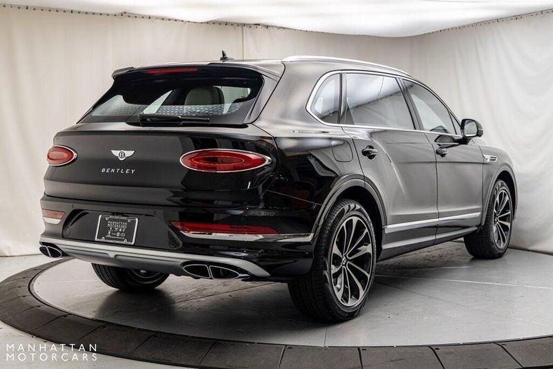 2024 Bentley Bentayga EWB V8Image 5