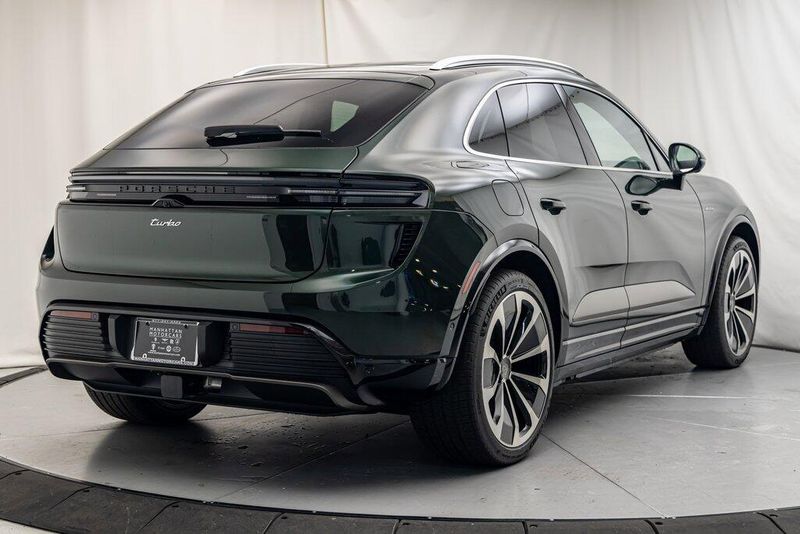 2024 Porsche Macan Electric TurboImage 5