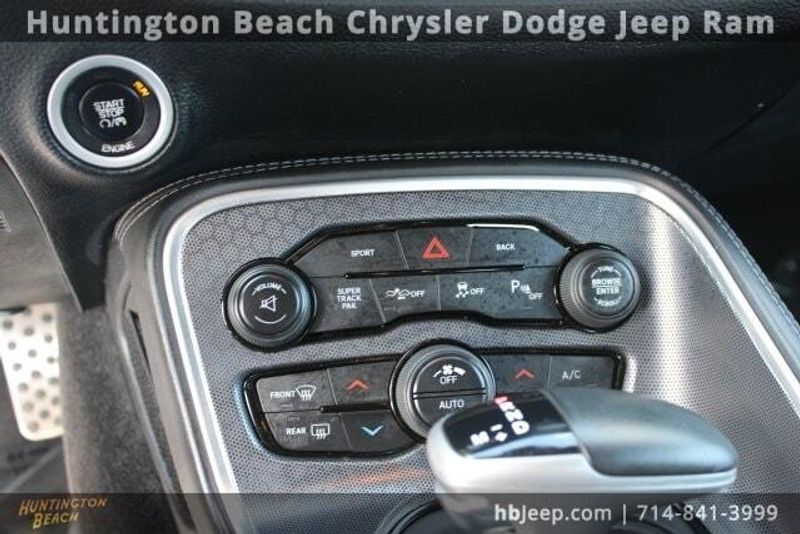 2015 Dodge Challenger SXTImage 30