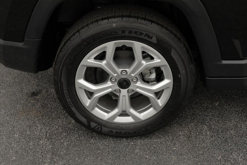 2025 Jeep Compass Latitude 4x4Image 14