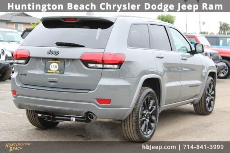 2021 Jeep Grand Cherokee Laredo XImage 5
