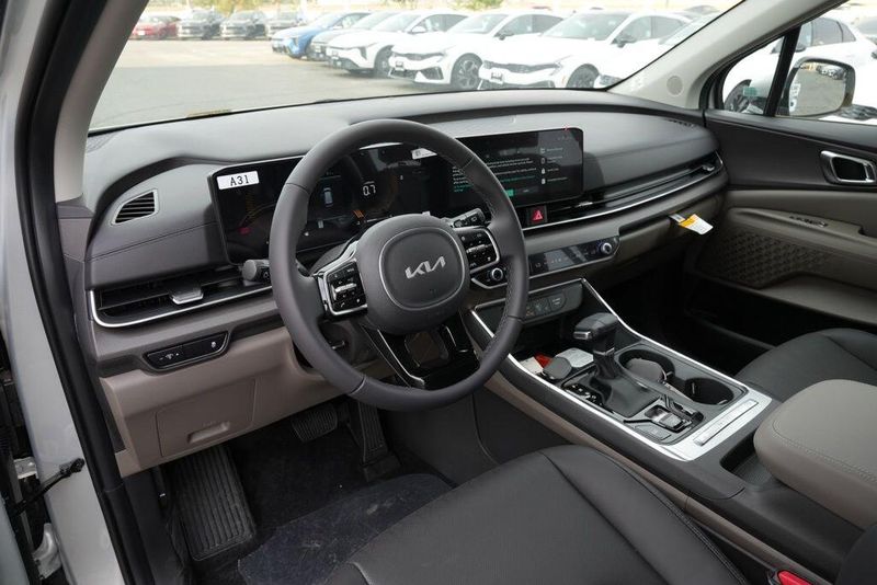New 2026 Kia Carnival EXImage 10