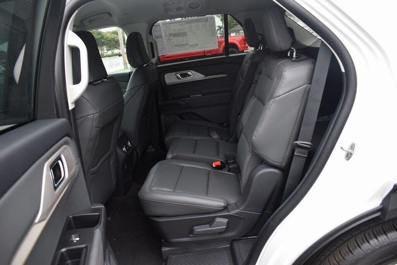 New 2025 Ford Explorer ActiveImage 9