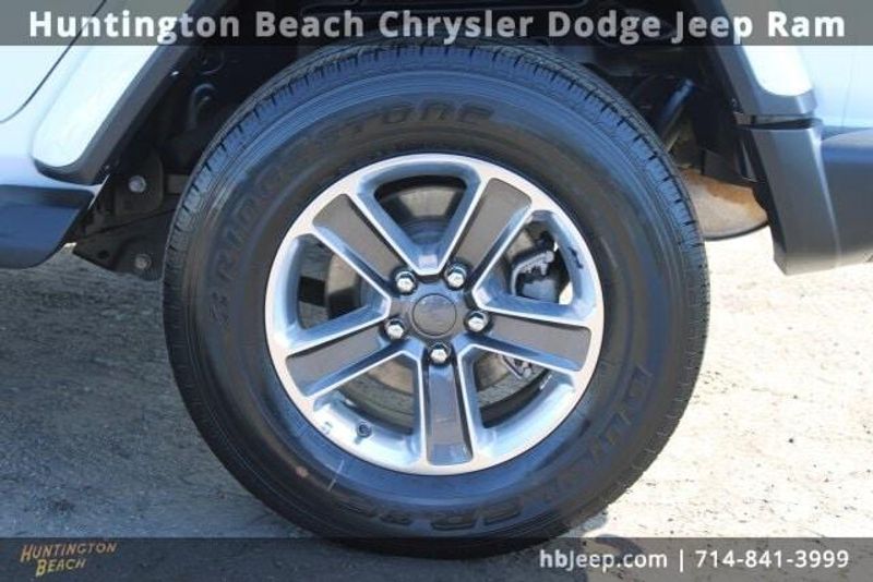 2022 Jeep Wrangler Unlimited SaharaImage 6