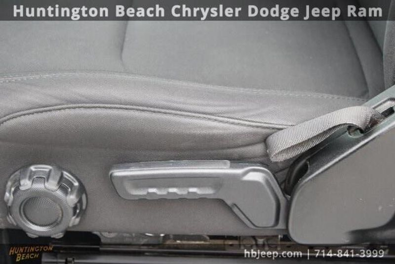 2022 Jeep Wrangler Unlimited SaharaImage 37