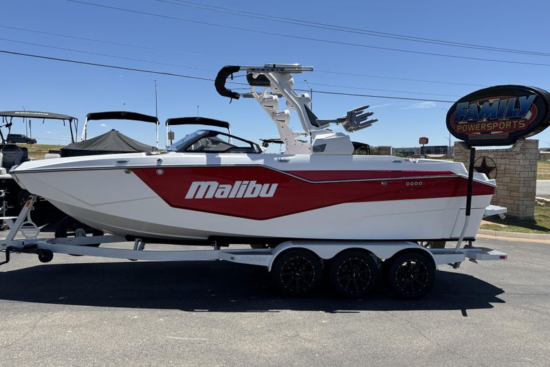 2025 MALIBU MSERIES M242 