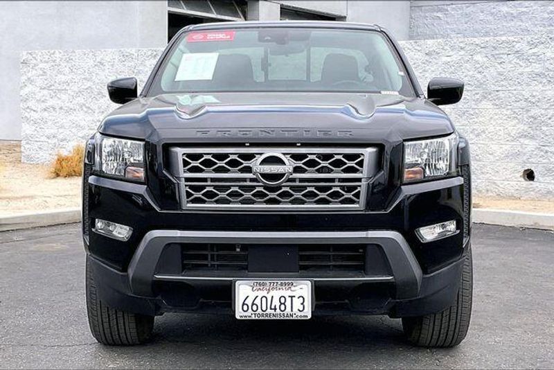 Used 2023 Nissan Frontier SVImage 2
