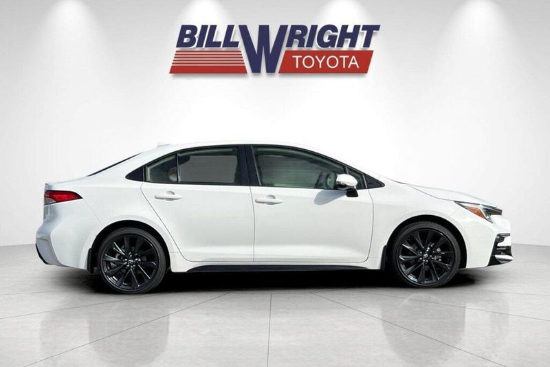 New 2027 Toyota Corolla Hybrid SEImage 2
