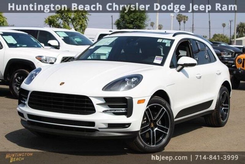 2020 Porsche Macan BaseImage 9