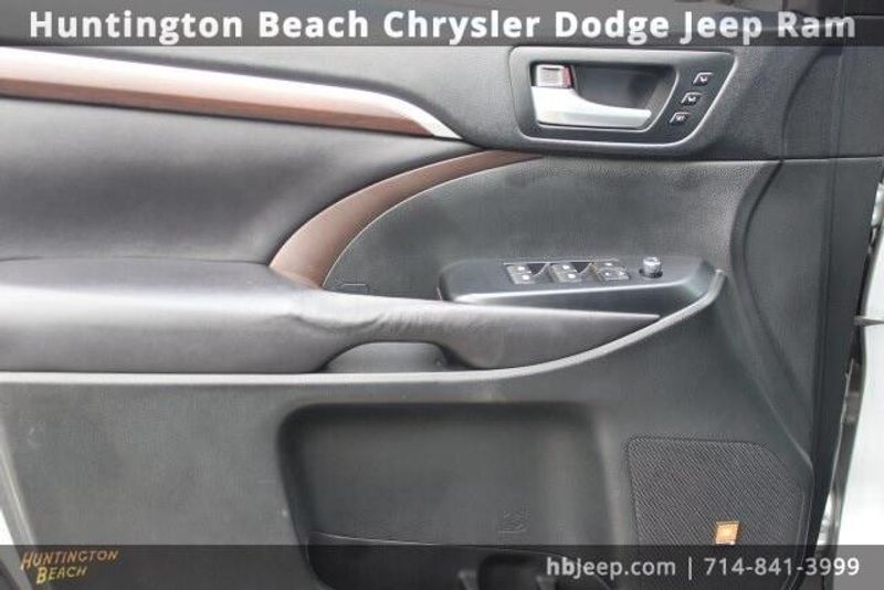 2016 Toyota Highlander LimitedImage 10