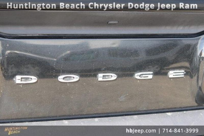 2015 Dodge Challenger SXTImage 6