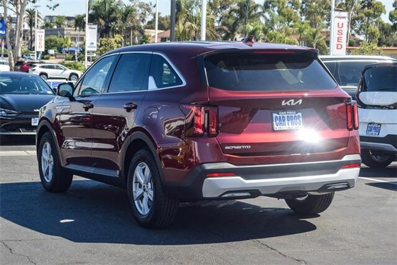 2025 Kia Sorento LXImage 13